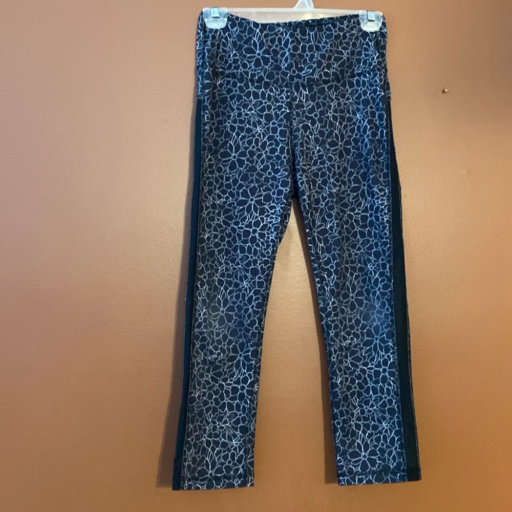 Joe Fresh ladies workout tights in size small.